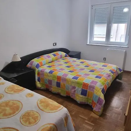 Apartman Plaza Del Oeste 4 Dormitorios, 2 Banos , Parking