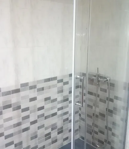 Plaza Del Oeste 4 Dormitorios, 2 Banos , Parking Διαμέρισμα